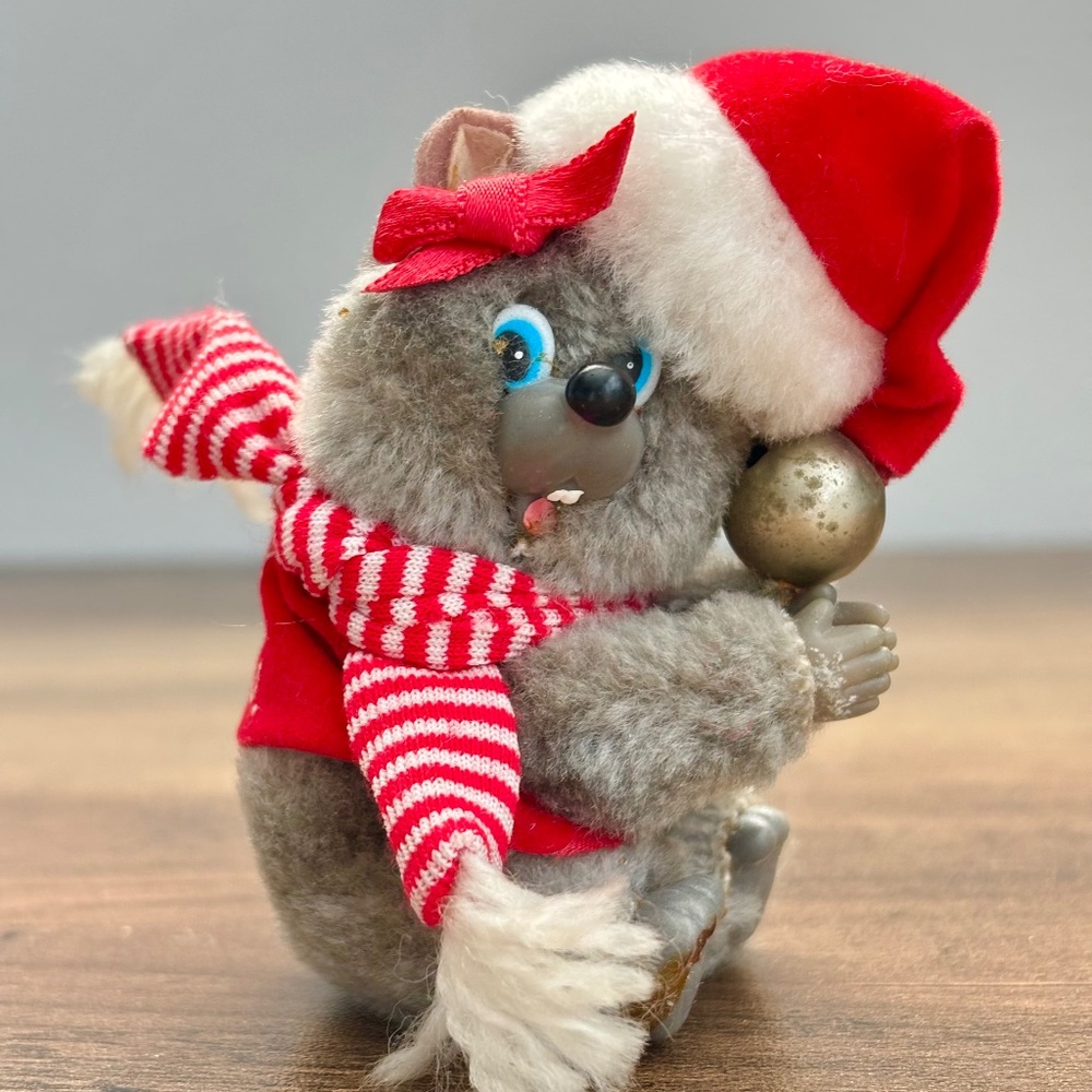 VINTAGE Gray Christmas MOUSE CLIP ON HUGGER Gripper Toy Pencil Santa Plush 1980s